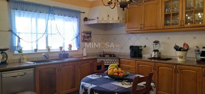 Image No.7-5 Bed House for sale