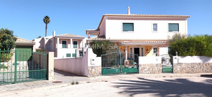 Image No.8-5 Bed House for sale