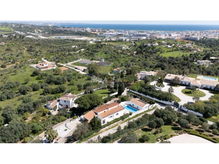Image No.2-4 Bed House for sale