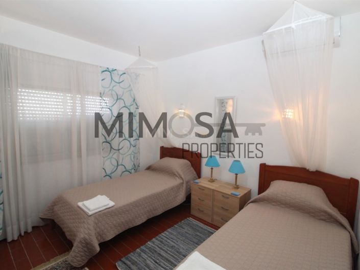 Image No.26-4 Bed House for sale