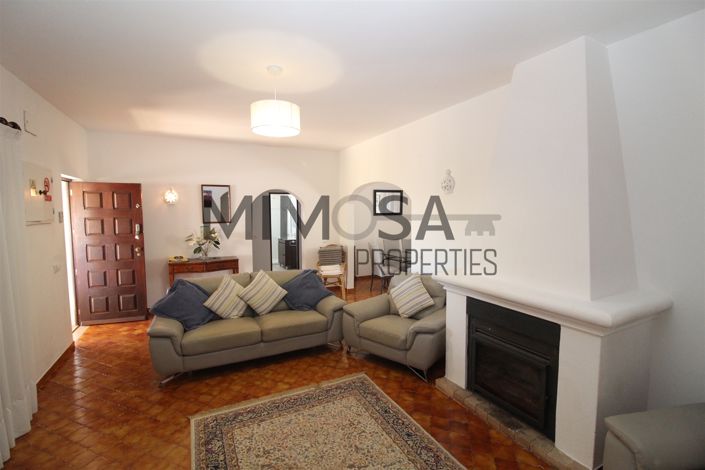 Image No.8-5 Bed House for sale