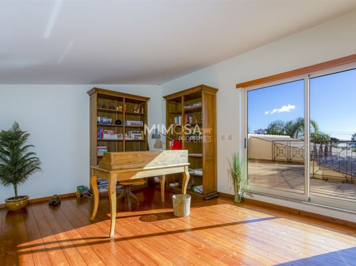 Image No.10-3 Bed House for sale