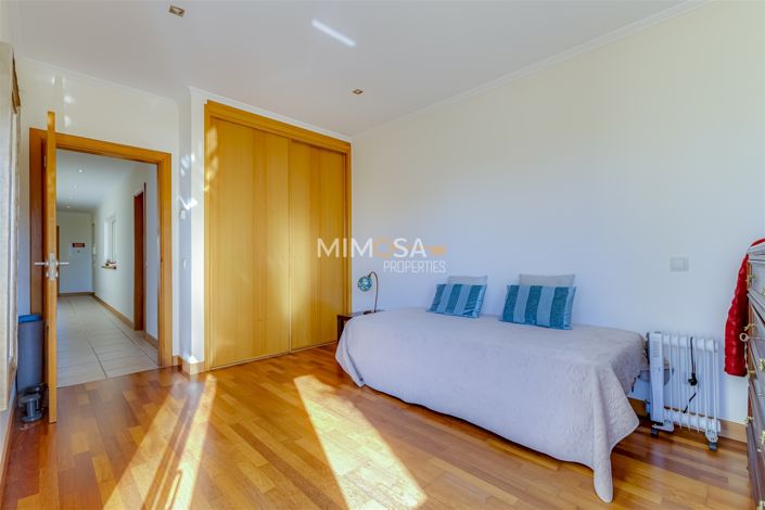 Image No.24-3 Bed House for sale