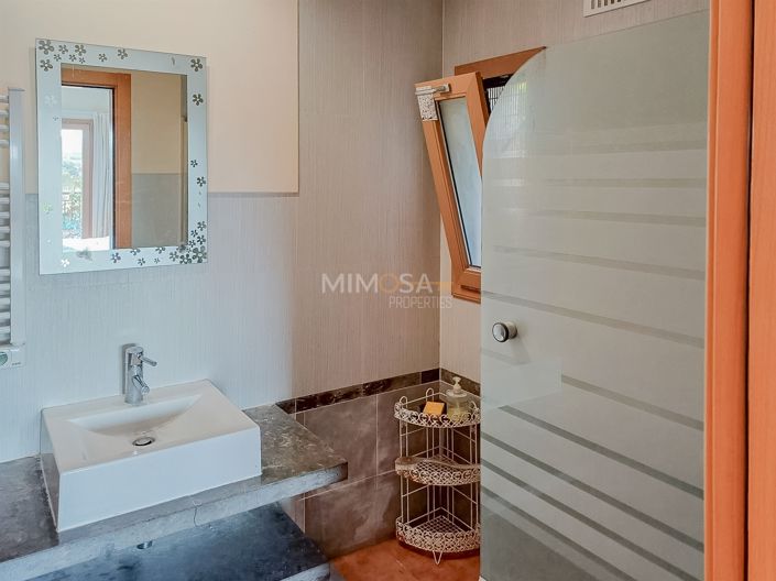 Image No.17-2 Bed Flat for sale