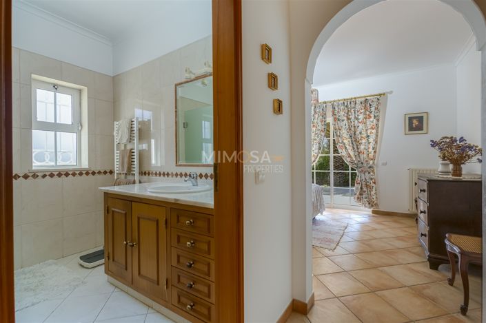 Image No.10-3 Bed House for sale