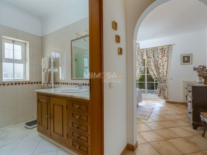 Image No.10-3 Bed House for sale