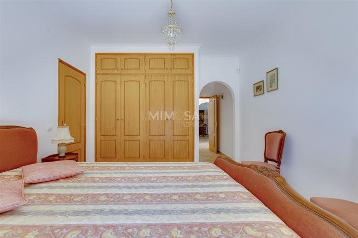 Image No.18-3 Bed House for sale