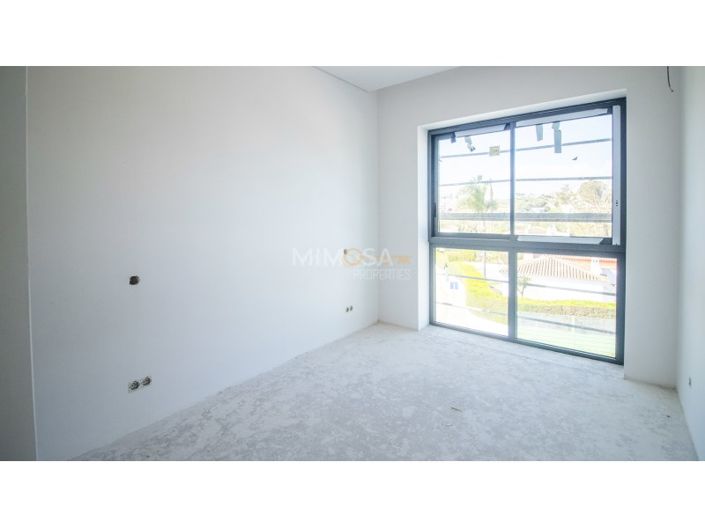 Image No.11-3 Bed Apartment for sale
