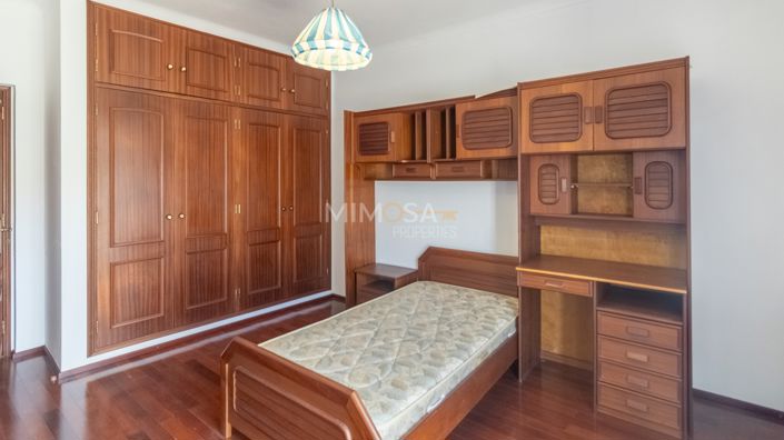Image No.12-4 Bed Property for sale