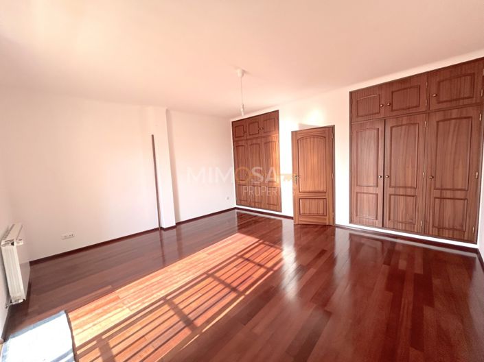 Image No.13-4 Bed Property for sale