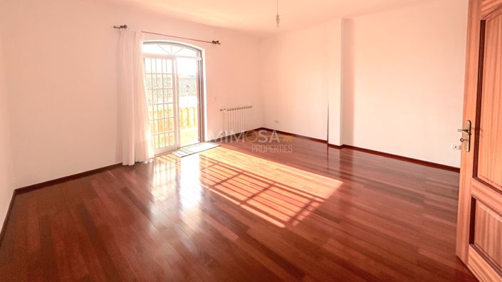 Image No.14-4 Bed Property for sale