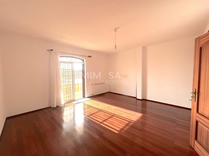 Image No.15-4 Bed Property for sale