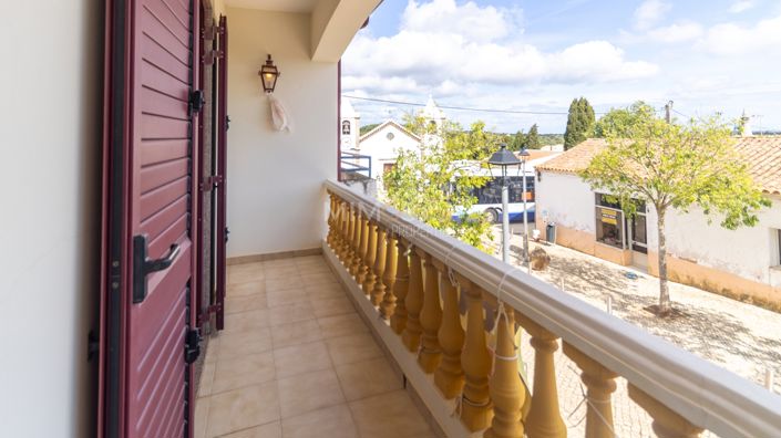 Image No.17-4 Bed Property for sale