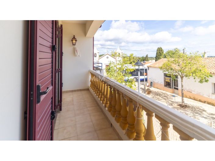 Image No.17-4 Bed House for sale