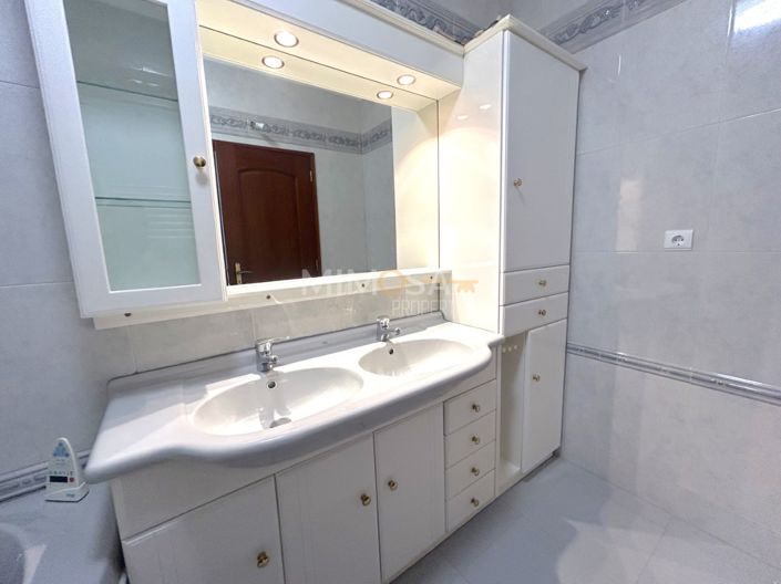 Image No.18-4 Bed Property for sale