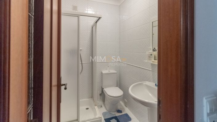 Image No.18-4 Bed Property for sale