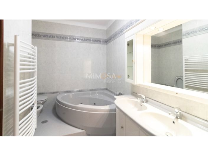Image No.18-4 Bed House for sale