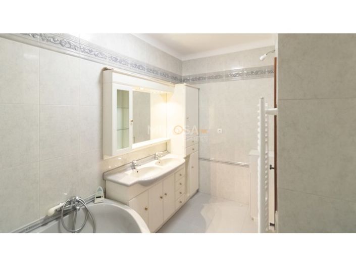Image No.19-4 Bed House for sale