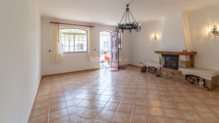 Image No.2-4 Bed Property for sale