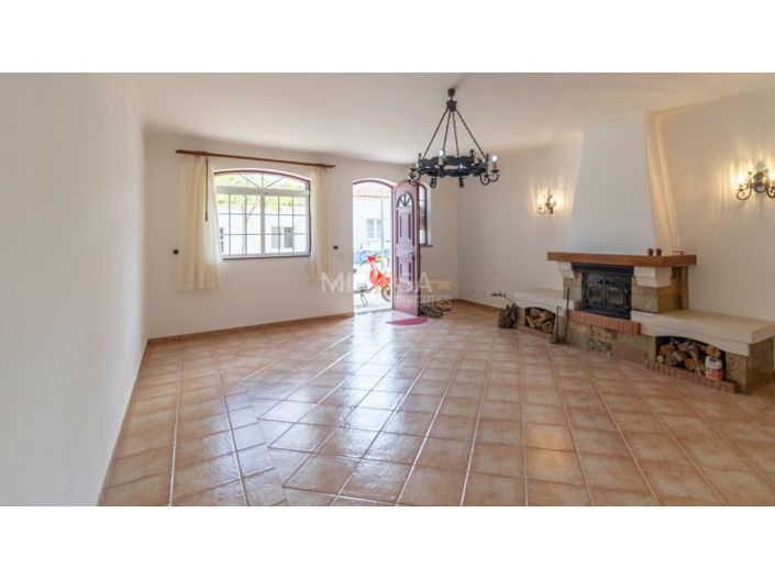 Image No.2-4 Bed House for sale
