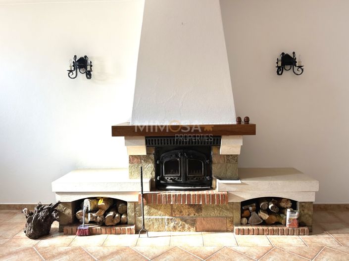 Image No.4-4 Bed Property for sale