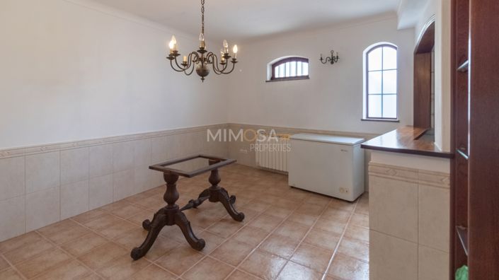 Image No.4-4 Bed Property for sale