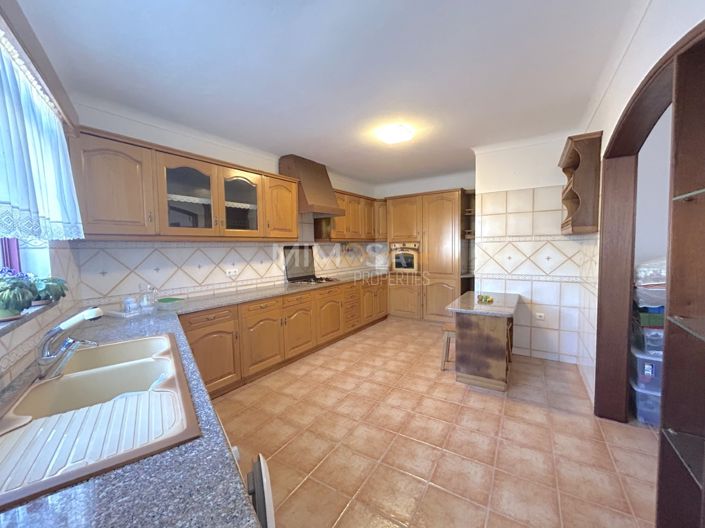 Image No.5-4 Bed Property for sale