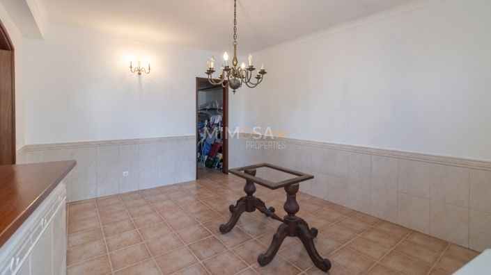 Image No.5-4 Bed Property for sale