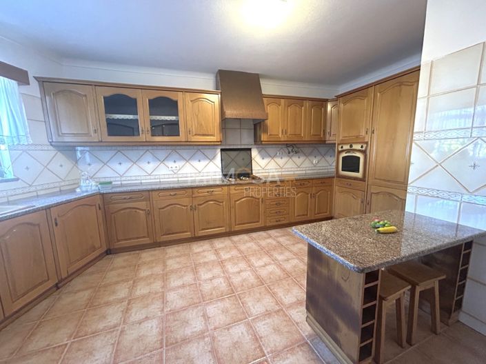 Image No.6-4 Bed Property for sale