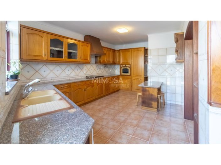 Image No.6-4 Bed House for sale