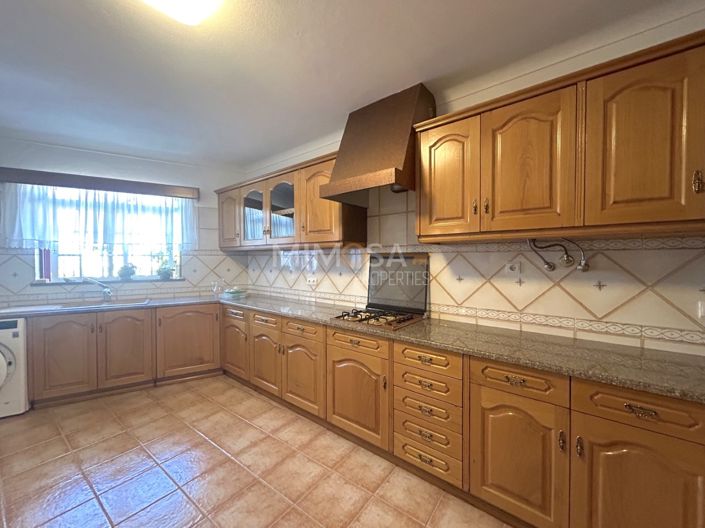 Image No.7-4 Bed Property for sale