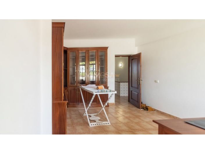 Image No.8-4 Bed House for sale