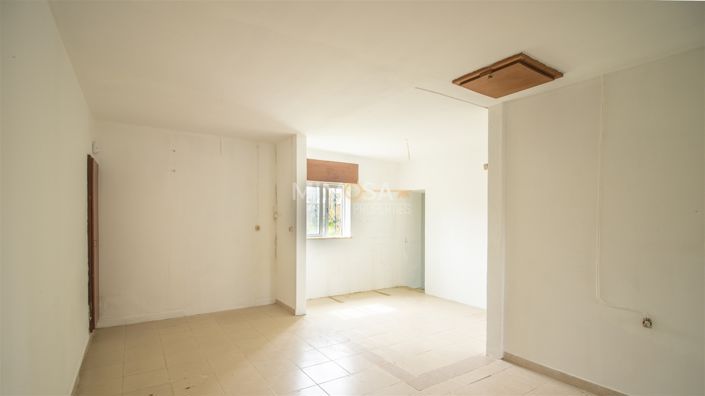 Image No.11-6 Bed Farmhouse for sale