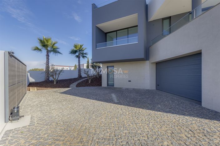 Image No.10-5 Bed House for sale