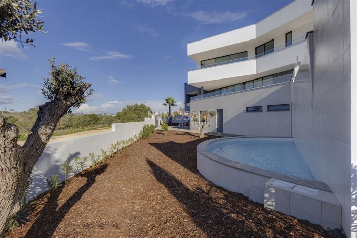 Image No.12-5 Bed House for sale