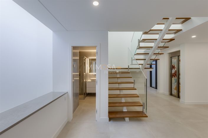 Image No.15-5 Bed House for sale