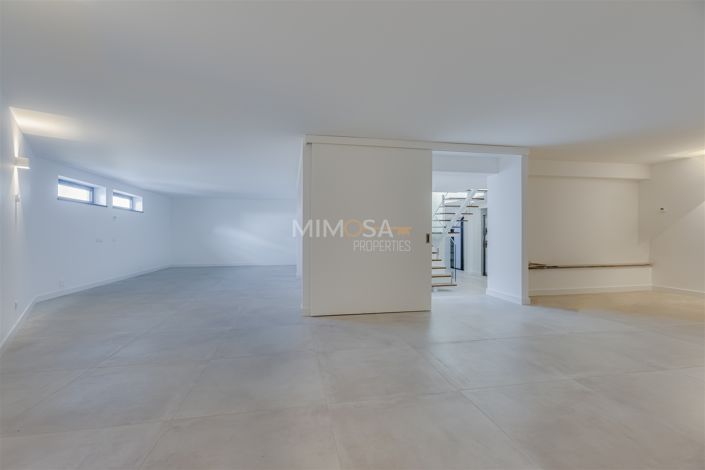 Image No.18-5 Bed House for sale