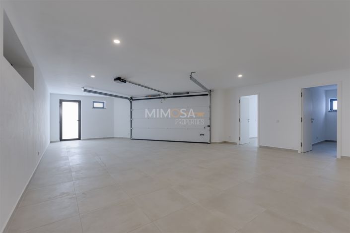 Image No.19-5 Bed House for sale