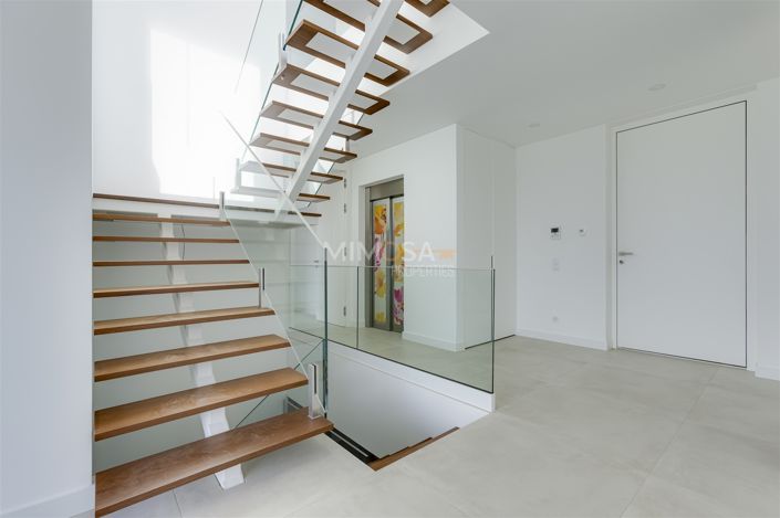 Image No.20-5 Bed House for sale