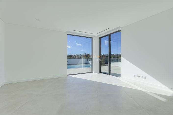 Image No.25-5 Bed House for sale