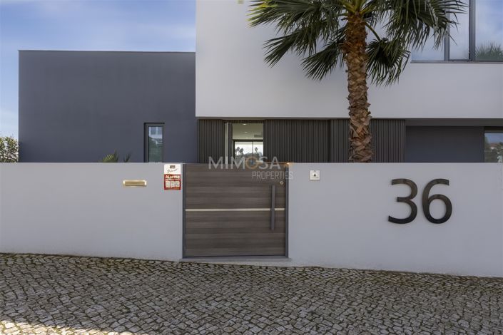 Image No.6-5 Bed House for sale