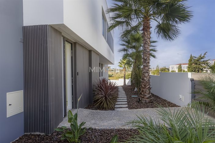 Image No.7-5 Bed House for sale