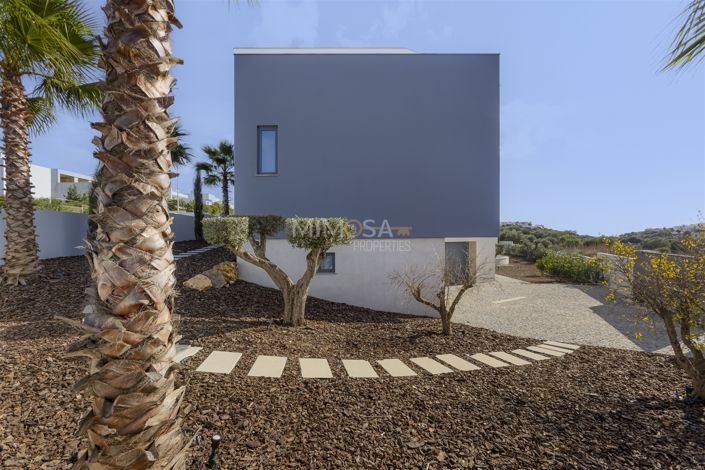 Image No.8-5 Bed House for sale