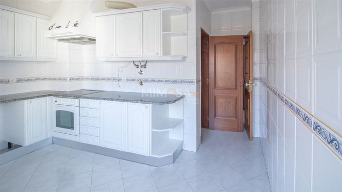 Image No.8-2 Bed Flat for sale