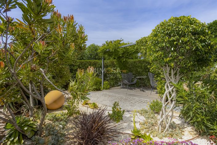 Image No.10-5 Bed Property for sale