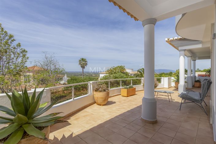 Image No.12-5 Bed Property for sale