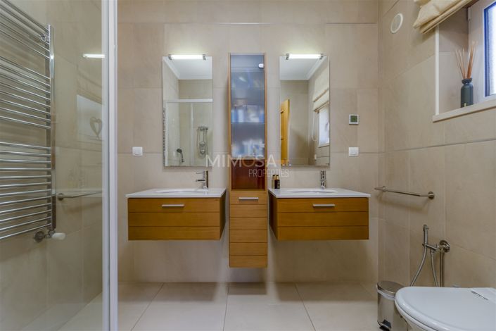 Image No.16-5 Bed Property for sale