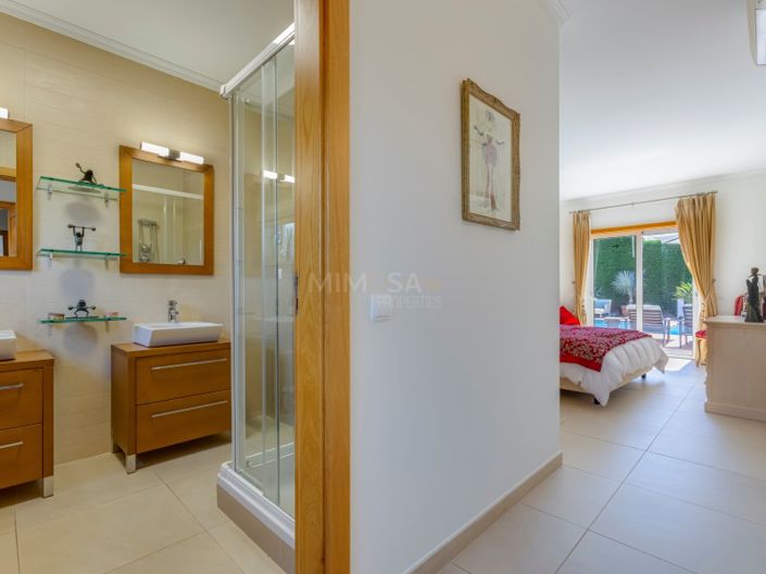 Image No.16-5 Bed House for sale