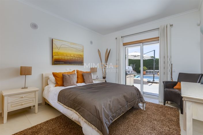 Image No.17-5 Bed Property for sale