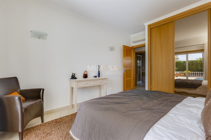 Image No.18-5 Bed Property for sale